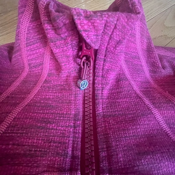 Lululemon magenta define jacket. Size 4 - Picture 3 of 6